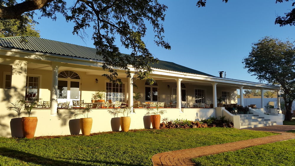 Batonka Guest Lodge Victoria Falls Exterior photo