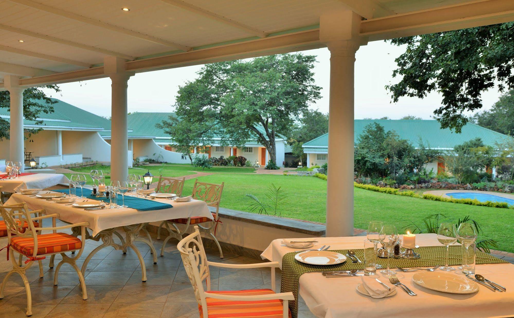 Batonka Guest Lodge Victoria Falls Exterior photo