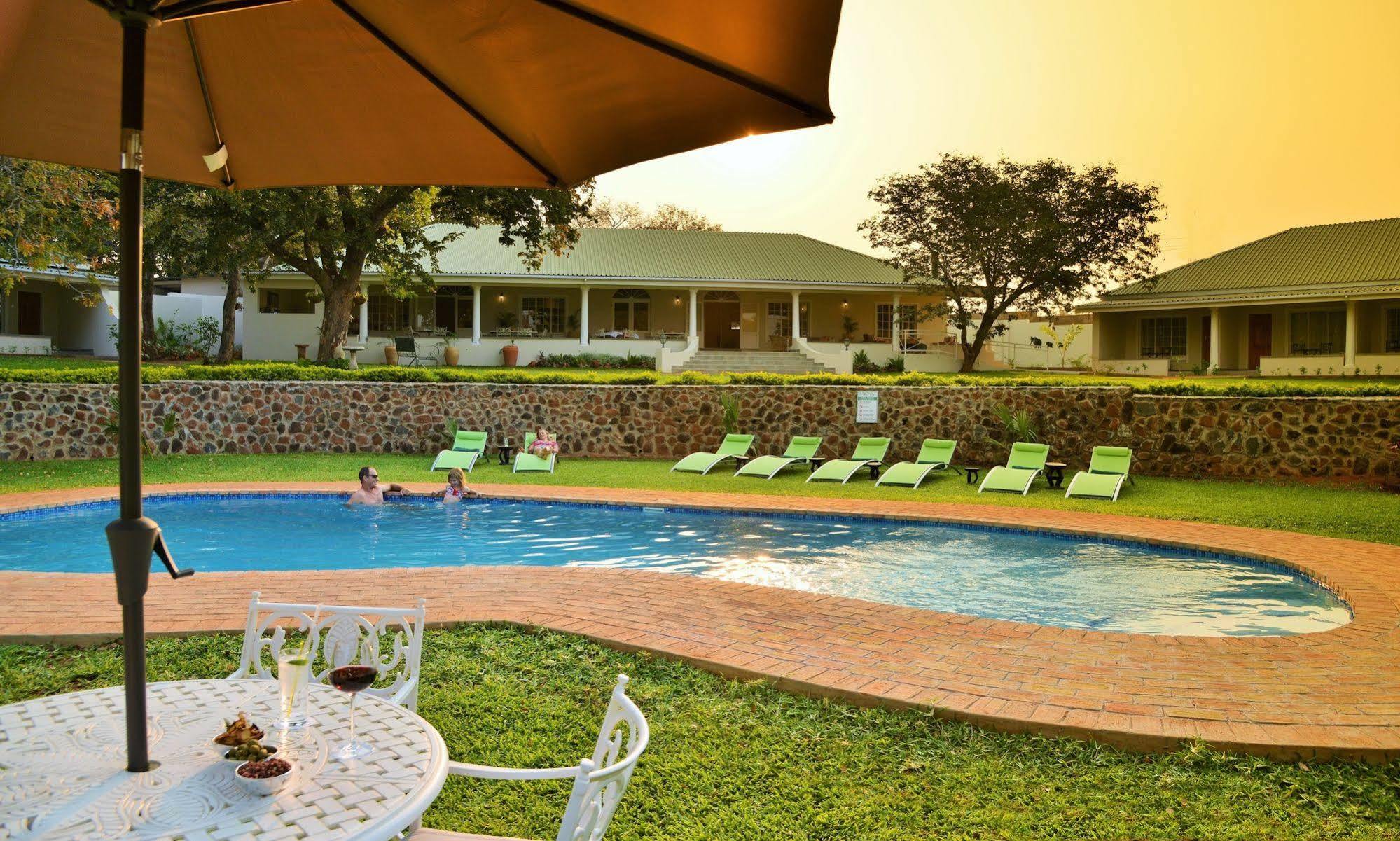 Batonka Guest Lodge Victoria Falls Exterior photo