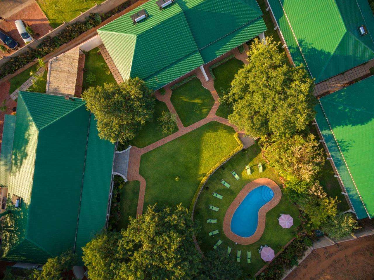 Batonka Guest Lodge Victoria Falls Exterior photo