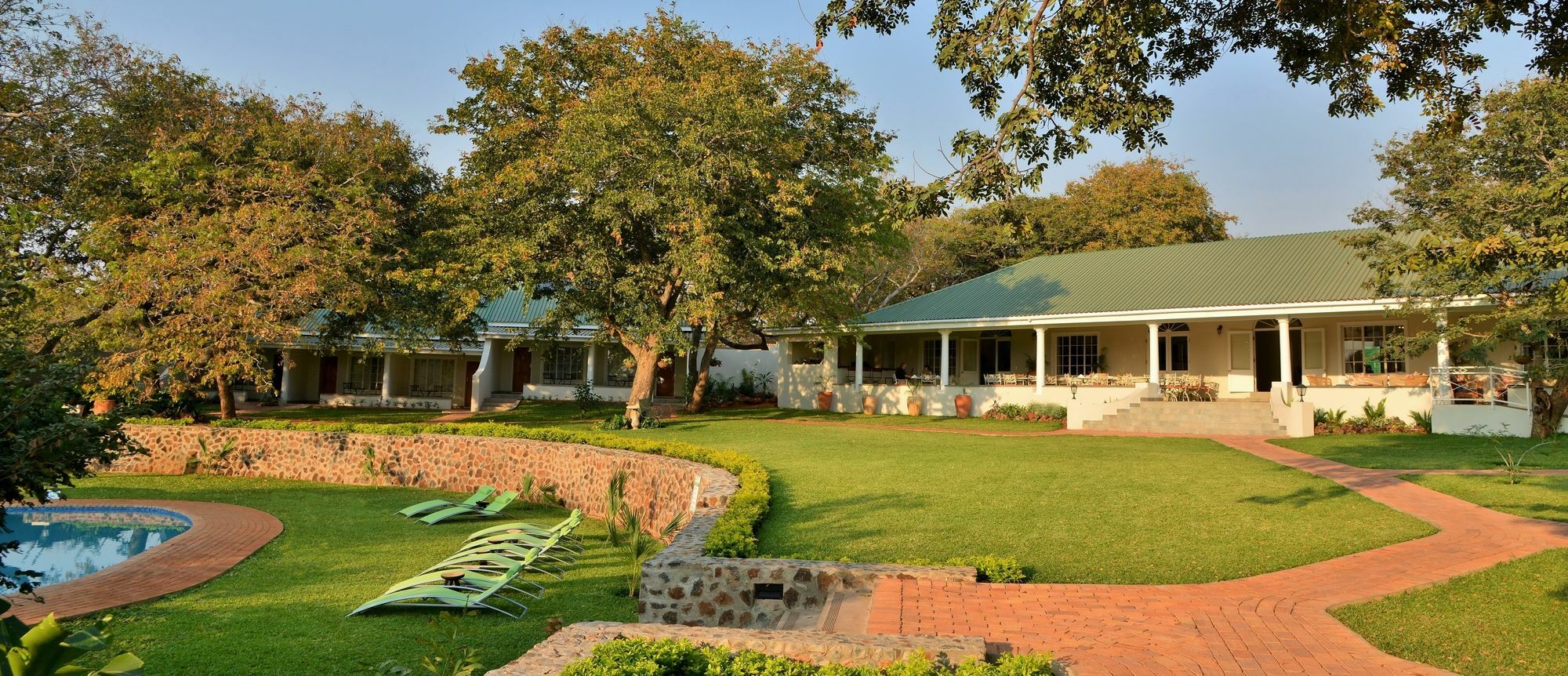 Batonka Guest Lodge Victoria Falls Exterior photo